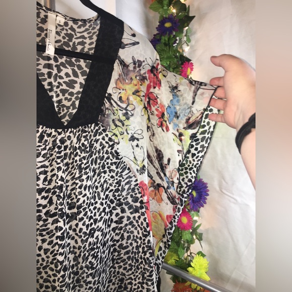 Flats & Heels | Women’s Multi-pattern Semi-Sheer Loose Fit Blouse Top - Picture 5 of 8